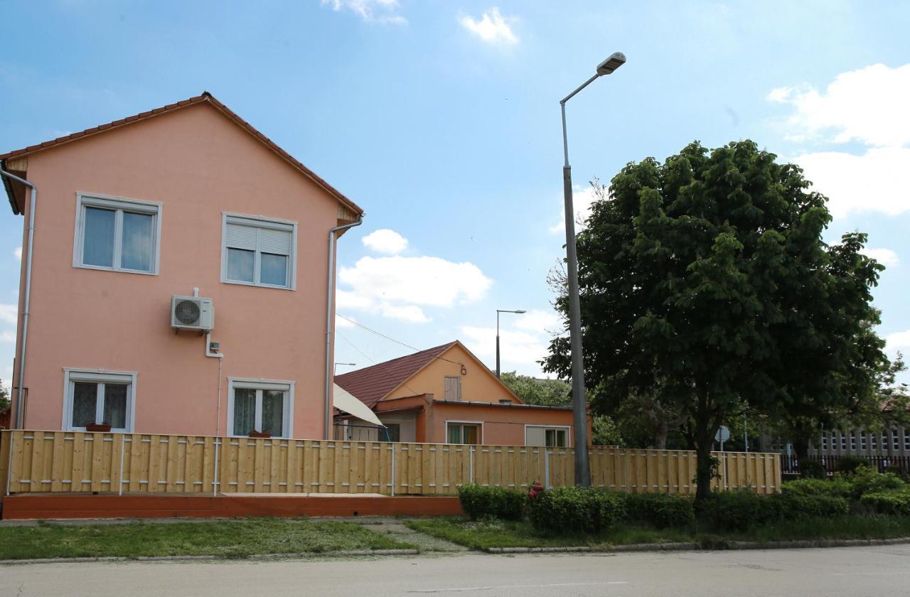 Central Panzio Szentes Dış mekan fotoğraf