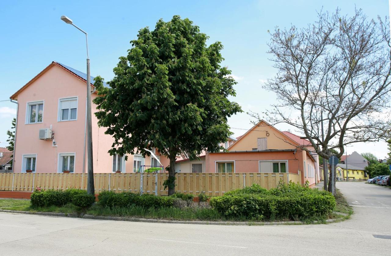 Central Panzio Szentes Dış mekan fotoğraf