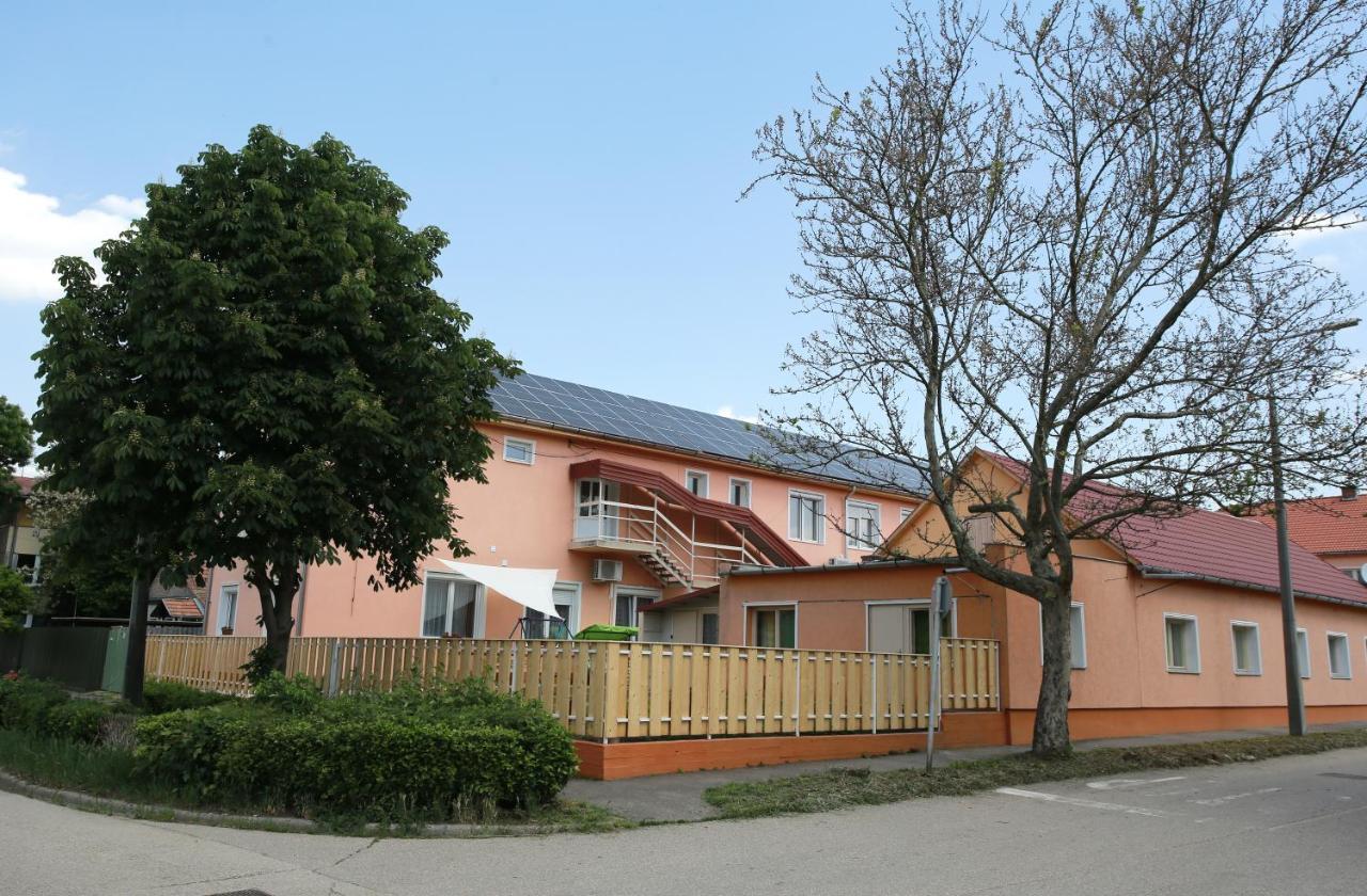 Central Panzio Szentes Dış mekan fotoğraf